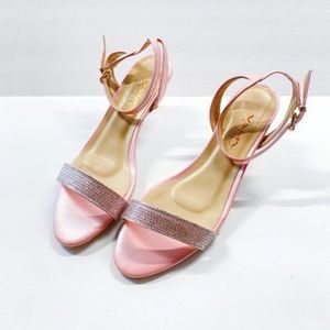Size 7 pink sandals